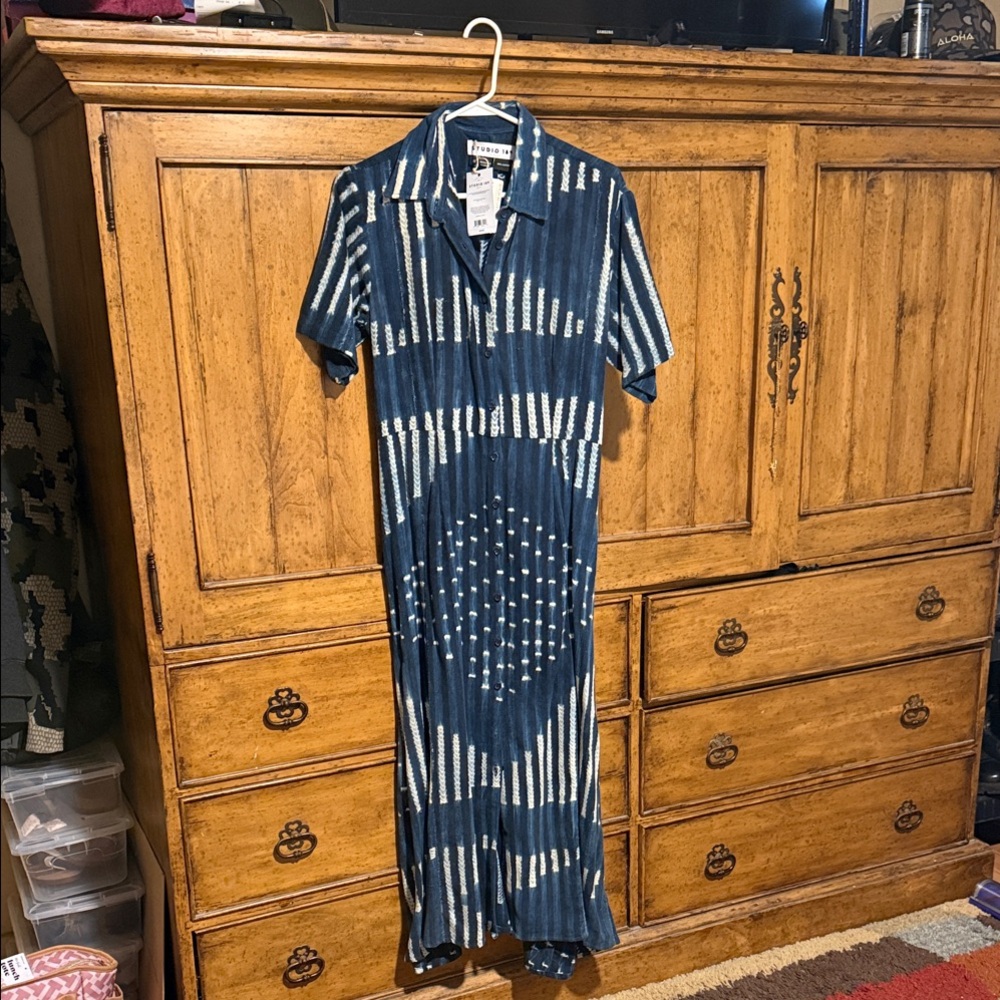 Elegant Navy and White Maxi Dress